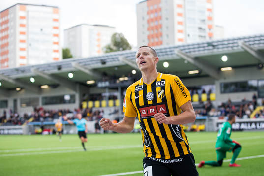 Häckens Viktor Lundberg jublar