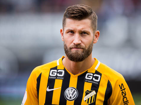 Häckens Joona Toivo på line up innan fotbollsmatchen i