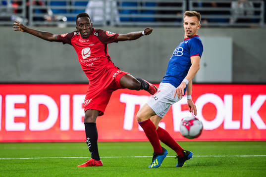 Daouda Bamba of Brann and Ivan Näsberg of Vålerenga