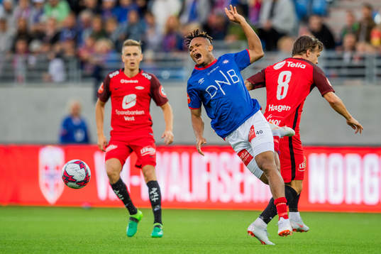 Chidera Ejuke of Vålerenga and Fredrik Haugen of Brann