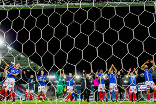 Players of Vålerenga celebrate