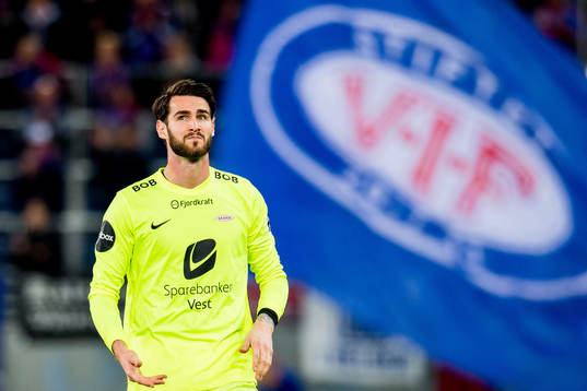 Bläddra bland fler bilder av Football, Eliteserien, Vålerenga - Brann