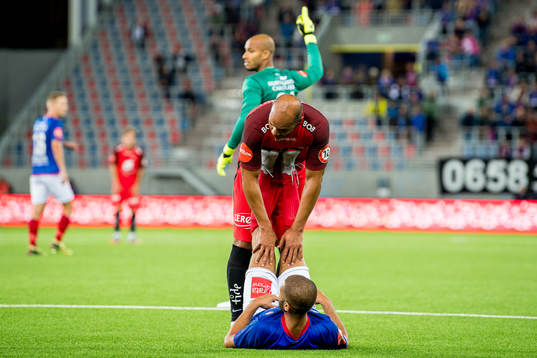 Daniel Braaten of Brann and Amin Nouri of Vålerenga