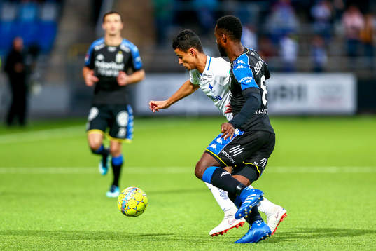 Norrköpings Ian Smith och IFK Göteborgs Vajebah Kaliefah