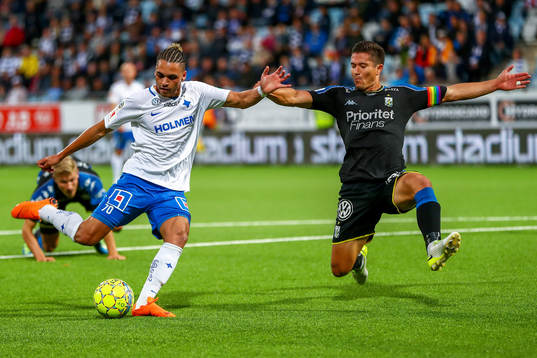 Norrköpings Alexander Jakobsen skjuter och IFK Göteborgs