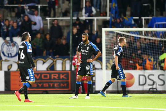 IFK Göteborgs Kristopher Da Graca och Carl Starfelt deppar