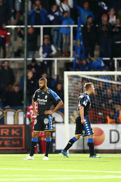 IFK Göteborgs Kristopher Da Graca och Carl Starfelt deppar