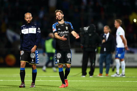 IFK Göteborgs Emil Salomonsson och Robin Söder deppar