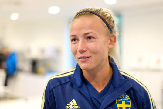 Hanna Glas blir intervjuad