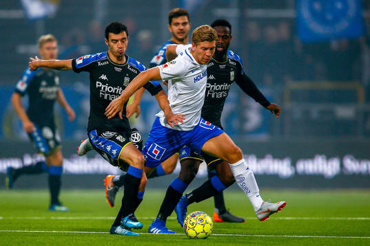 Norrköpings Arnór Sigurdsson och IFK Göteborgs Giorgi