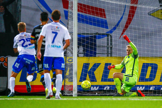 IFK Göteborgs Sargon Abraham gör 0-1 på en straffretur