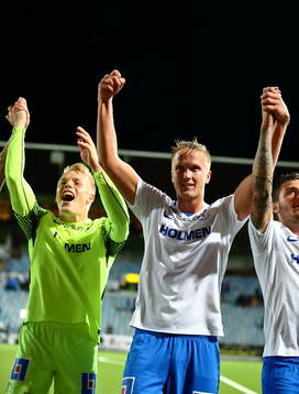 Norrköpings målvakt Isak Pettersson  och Kasper Larsen