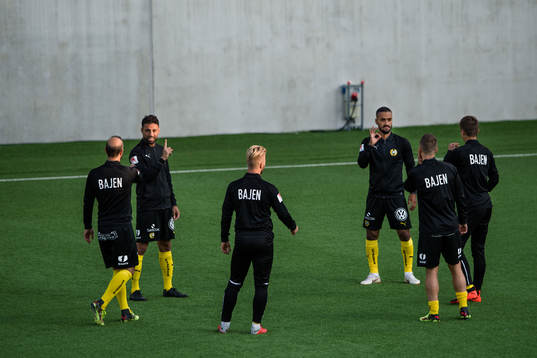 Hammarbys spelare före fotbollsmatchen i Allsvenskan