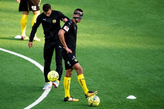 Hammarbys Nikola Djurdjic med ansiktsmask