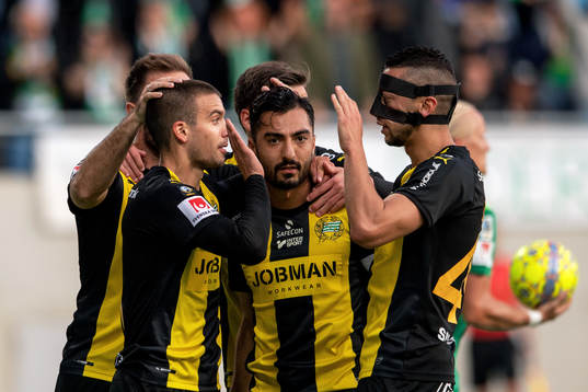 Hammarbys Jiloan Hamad jublar med lagkamrater