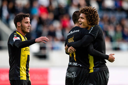 Hammarbys Jeppe Andersen och Neto Borges jublar med