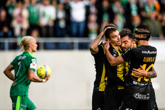Hammarbys Vladimir Rodic och Nikola Djurdjic jublar med