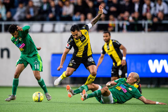 Hammarbys Jiloan Hamad i en kamp mot Dalkurds Ahmad Awad