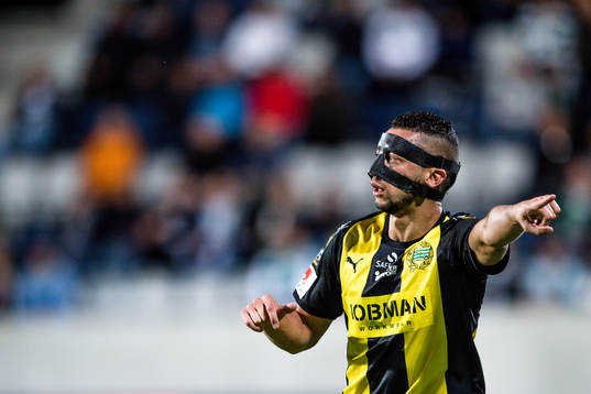 Hammarbys Nikola Djurdjic med ansiktsmask