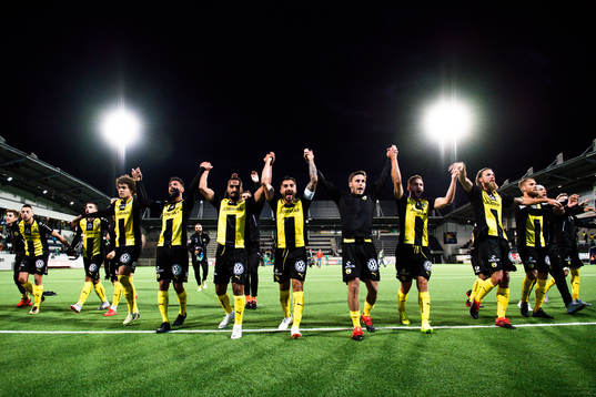 Hammarbys spelare jublar