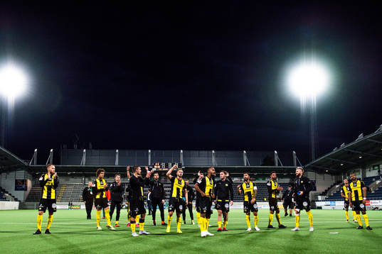 Hammarbys spelare jublar
