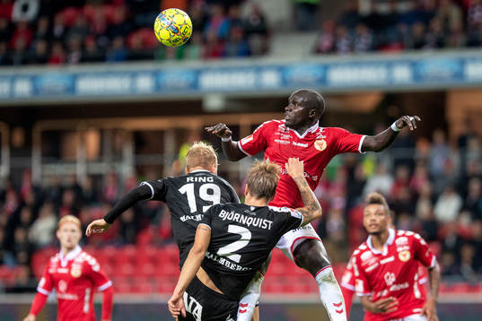 Kalmars Papa Alioune Diouf och Örebros Sebastian Ring och