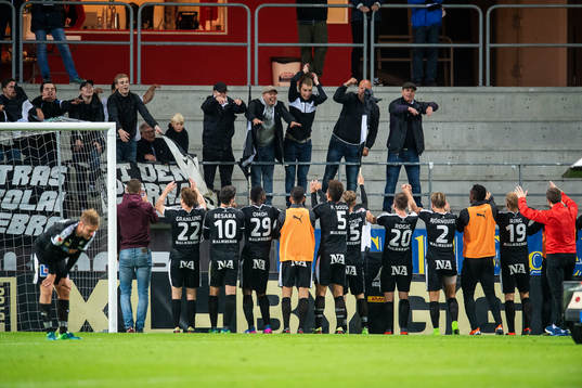 Örebrospelarna jublar