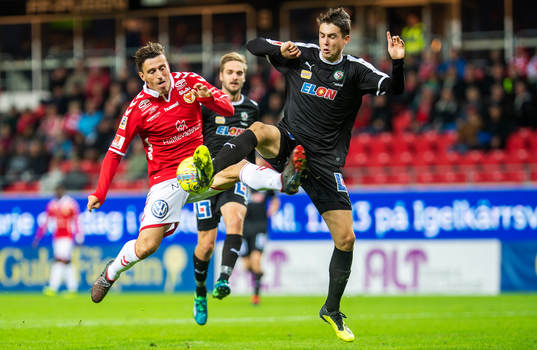 Kalmars Erton Fejzullahu oc Örebros Viktor Tranberg