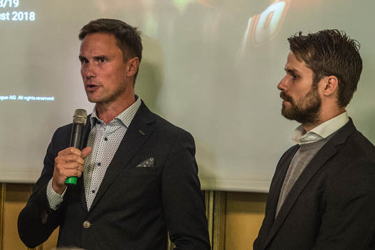 Frölundas tränare Roger Rönnberg och spelare Jonatan