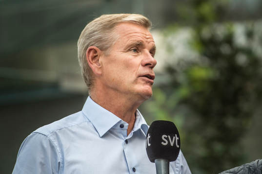 Håkan Loob blir intervjuad av SVT