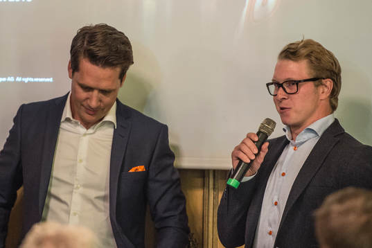 Växjö Lakers tränare Sam Hallam och spelare Tuomas