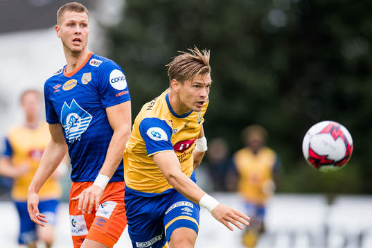 Hólmbert Fridjónsson of Aalesund and Espen Knudsen of Jerv