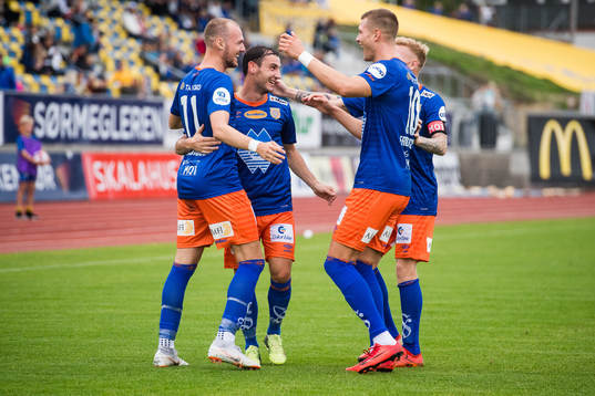 Aron Elís Thrándarson of Aalesund celebrates the 0-2 goal