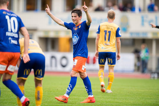 Sondre Fet of Aalesund celebrates the 0-3 goal