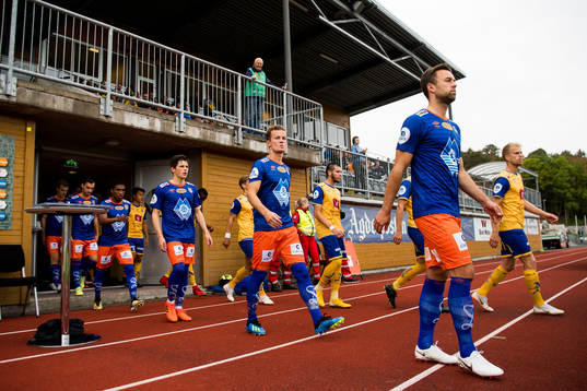 Ståle Steen Sæthre and Kaj Ramsteijn of Aalesund enter