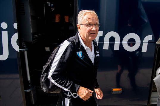 Doctor Pär Herbertsson of Malmö FF arrive at their hotel