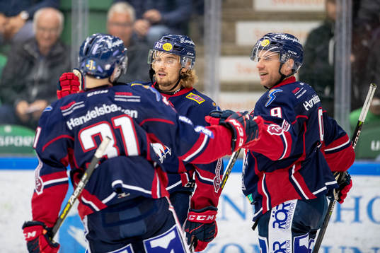 Linköpings Adam Brodecki jublar med lagkamrater