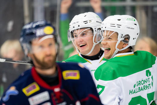 Rögles Nils Höglander jublar medan Linköping Sebastian
