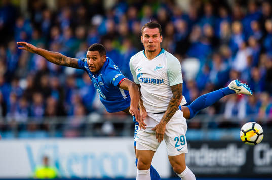 Anton Zabolotny of Zenit and Lunan Ruben Gabrielsen of Molde