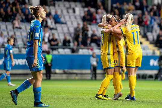 Ukrainas Daria Kravets deppar och Sveriges Kosovare Asllani