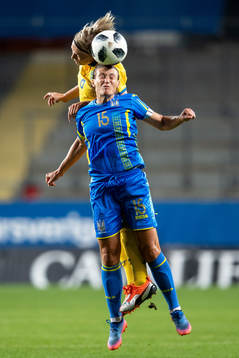 Sveriges Lina Hurtig och Ukrainas Iya Andruschak