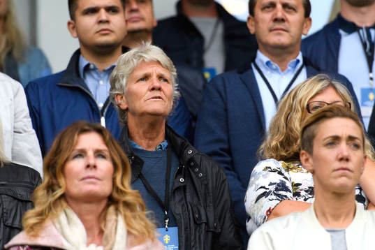 Pia Sundhage på läktaren