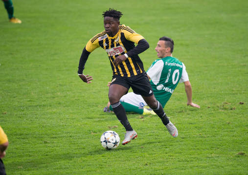 IFK Hässleholms Patrick Osiako i matchen i division 2