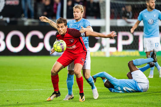 Jakob Poulsen of Midtjylland and Oscar Lewicki of Malmö FF