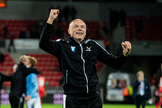 Head coach Uwe Rösler celebrate