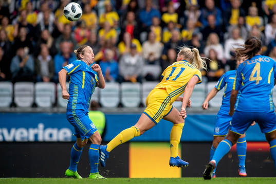 Ukrainas Iryna Vasliuk och Sveriges Stina Blackstenius