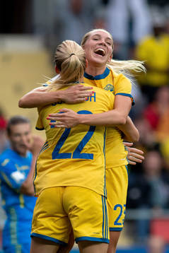 Sveriges Elin Rubensson jublar med Olivia Schough