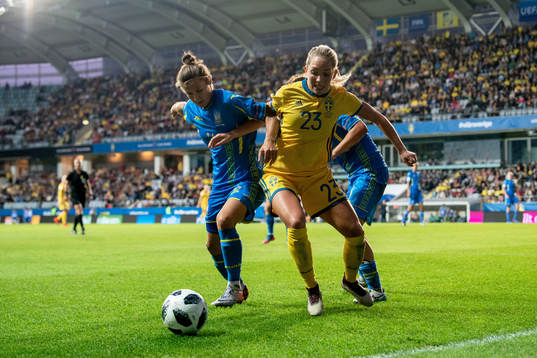 Ukrainas Olha Ovdiychuk och Sveriges Elin Rubensson