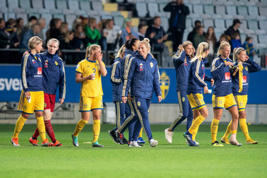 Sveriges Lina Hurtig, målvakt Hedvig Lindahl, Jonna