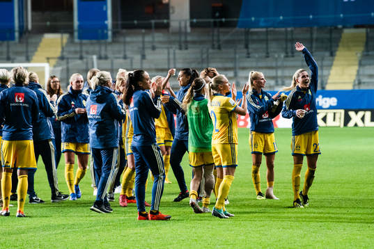 Sveriges Olivia Schough (till höger) jublar